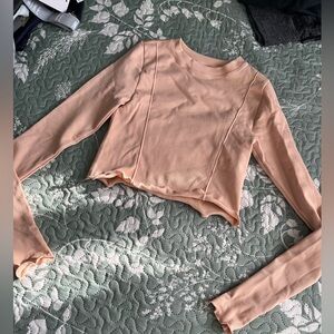Peachy active top